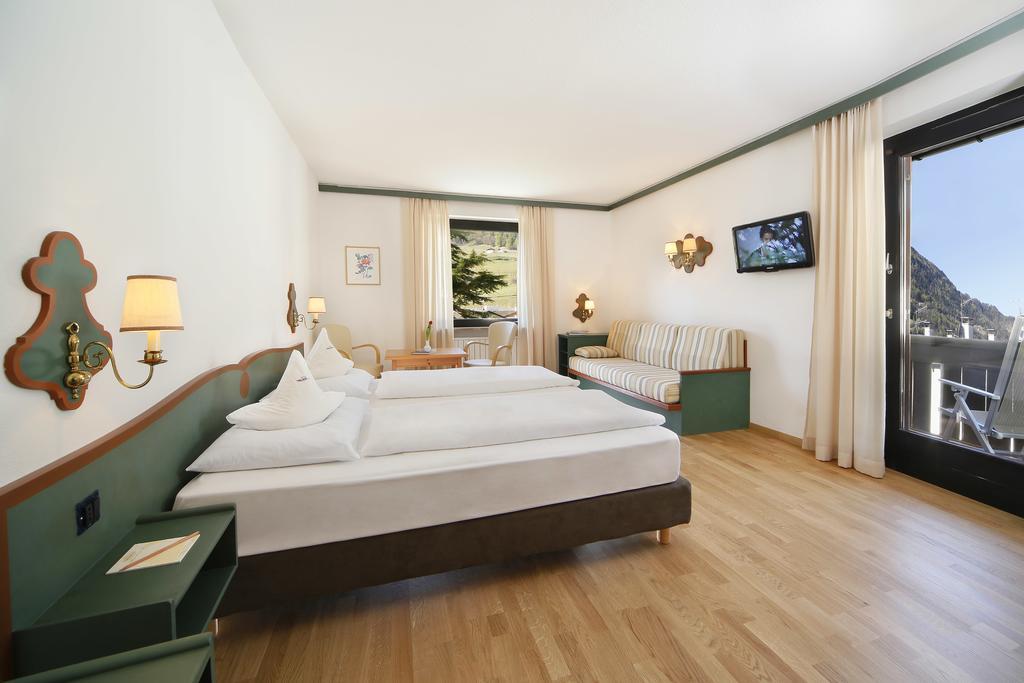 Parkhotel Tirolerhof لاغوندو الغرفة الصورة